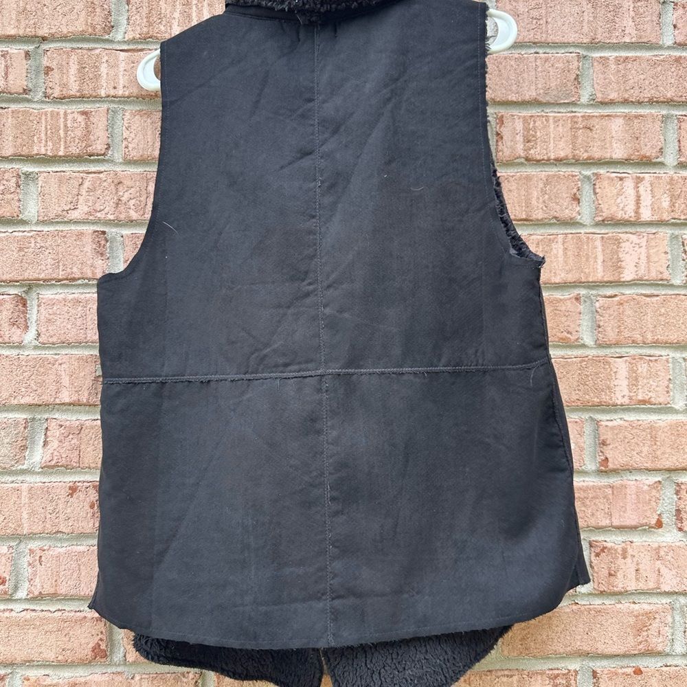 Willow & Clay Women's Black Shearling & Faux Suede Vest - Picture 6 of 6